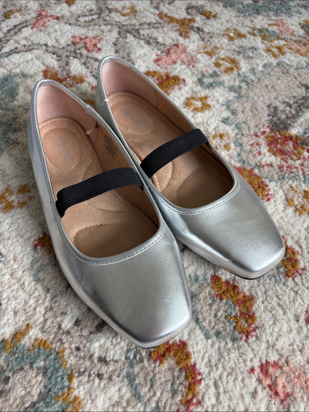 Old Navy Silver Flats with Black Elastic Strap